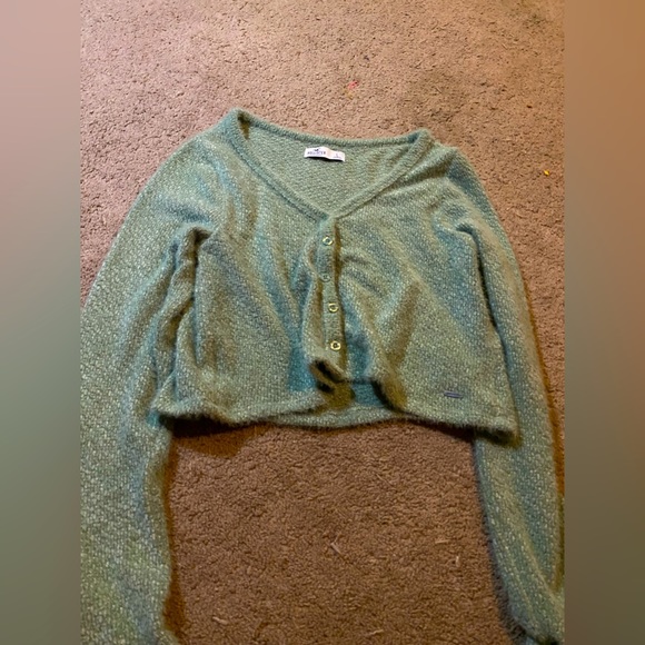 Hollister Sweaters - Cropped Hollister sweater!